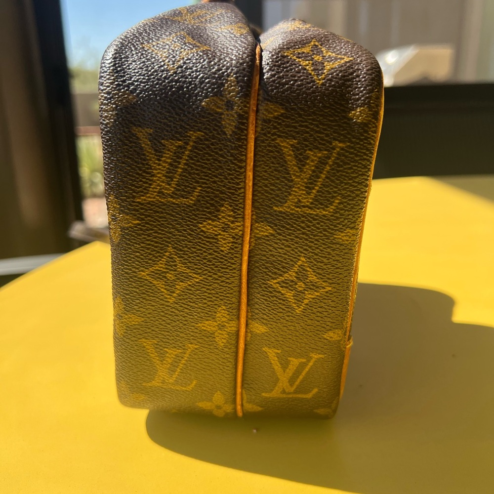 Louis Vuitton Brown Messenger Bag with Monogram Canvas - Picture 5 of 10